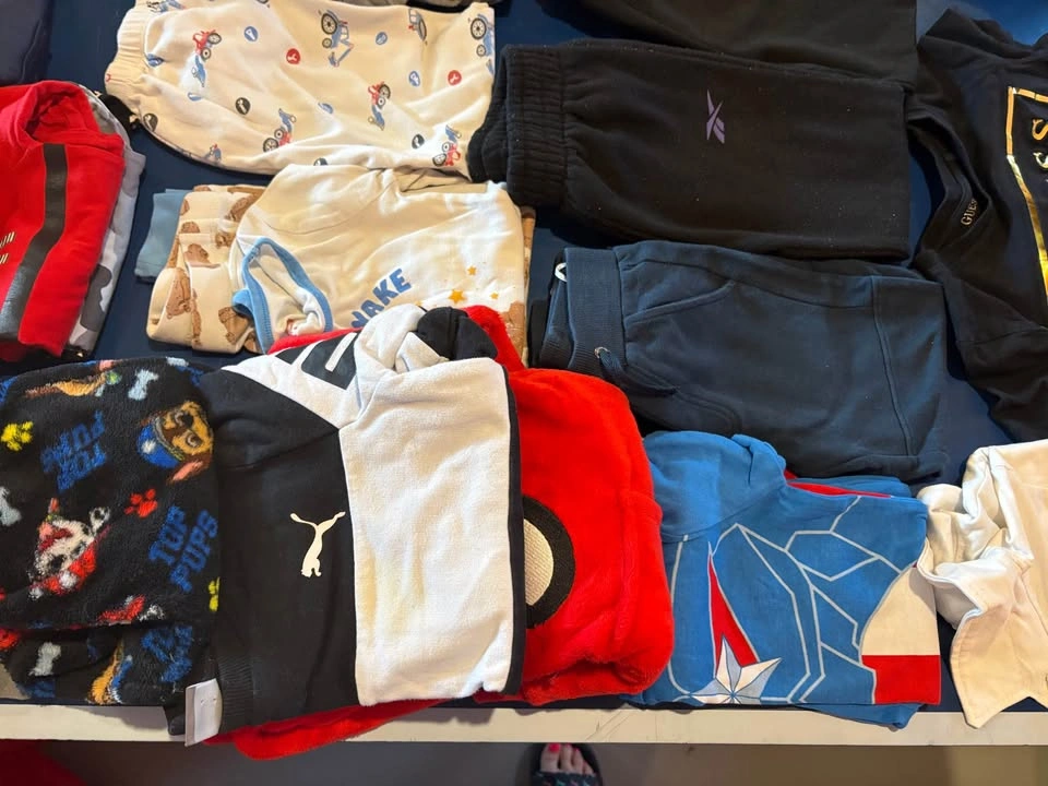 Lot of clothes amazing shape 4T - photo 3