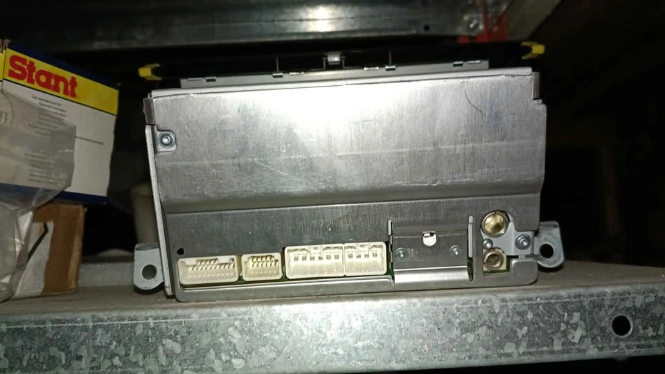 2010 Toyota Tundra Stock Radio - photo 2