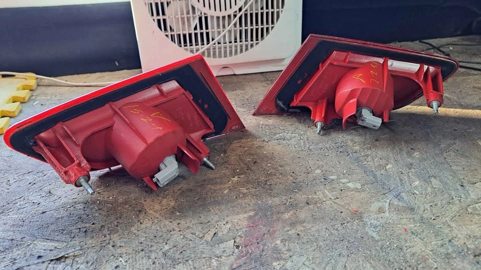03-06 G35 sedan reverse lights - photo 2