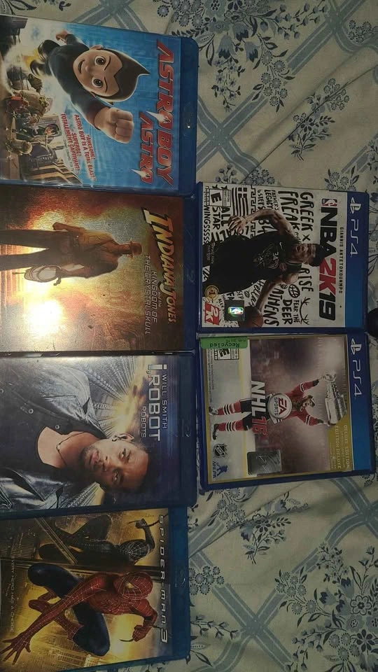 PS4 Slim Console Bundle with Games & Movies - photo 2