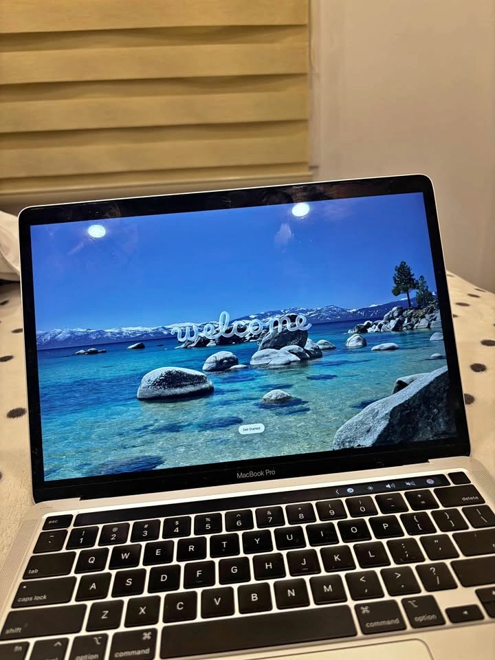 MacBook Pro 13-inch (2020) M1 8GB RAM 256GB SSD Touch Bar