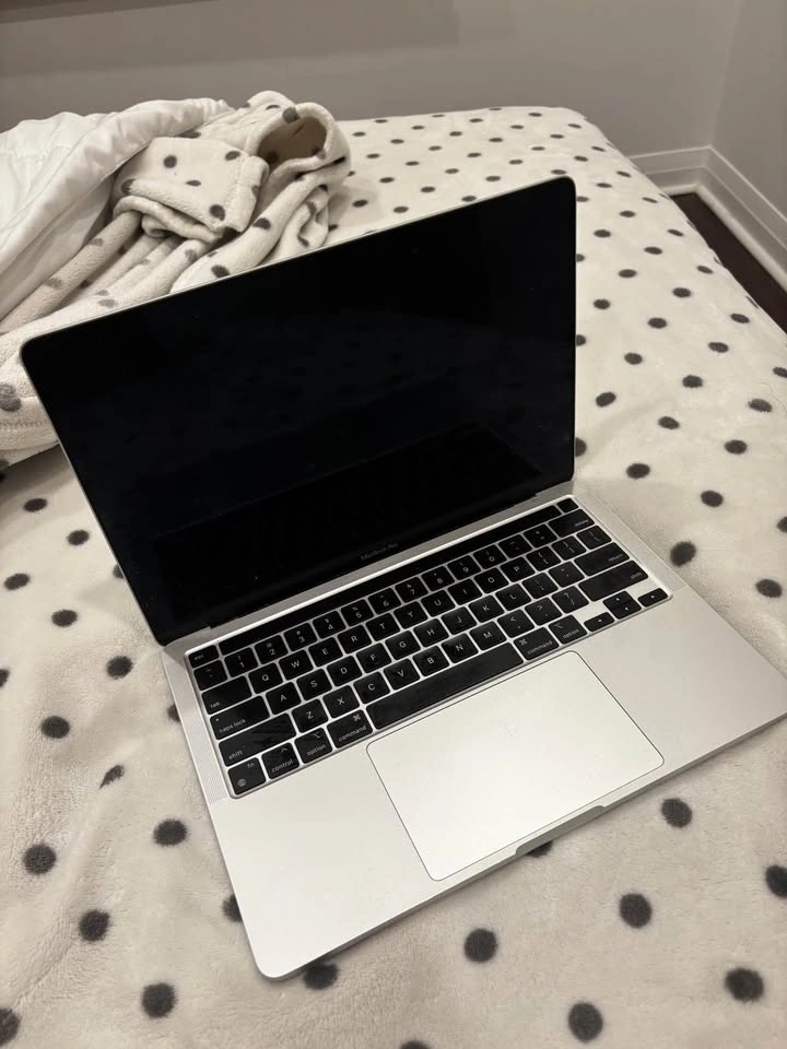 MacBook Pro 13-inch (2020) M1 8GB RAM 256GB SSD Touch Bar - photo 2