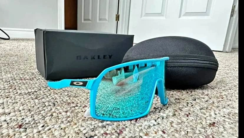 Oakley Sutro Sunglasses – Sky Blue Frame / Prizm Sapphire Lens –