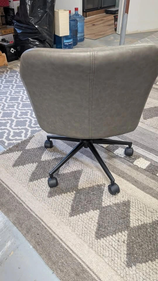 Desk or makeup chair - photo 2