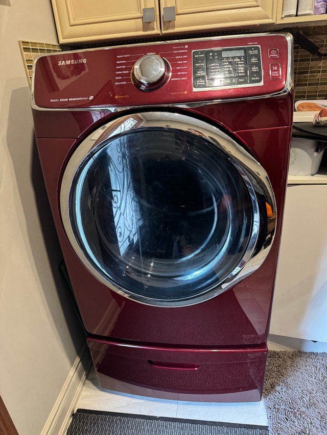 Samsung Merlot Red Washer & Dryer Set w/ Pedestals