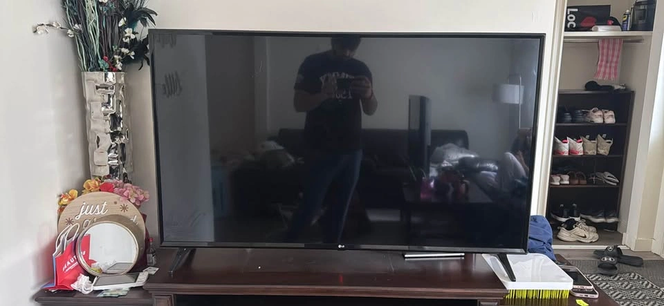 55 Inch LG 4K Smart TV - photo 2
