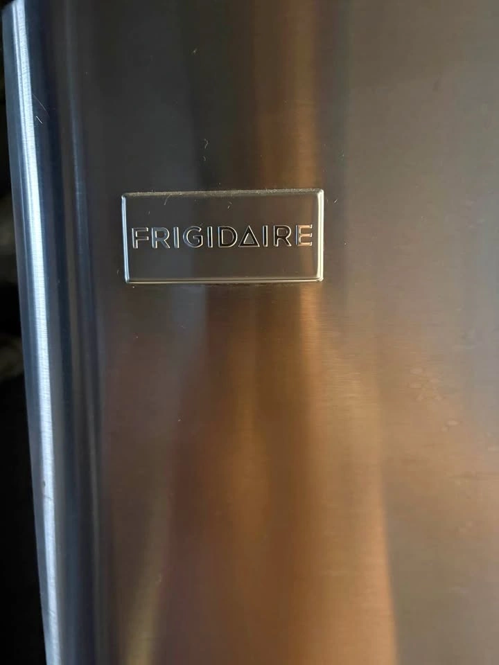 Frigidaire Top-Freezer Refrigerator