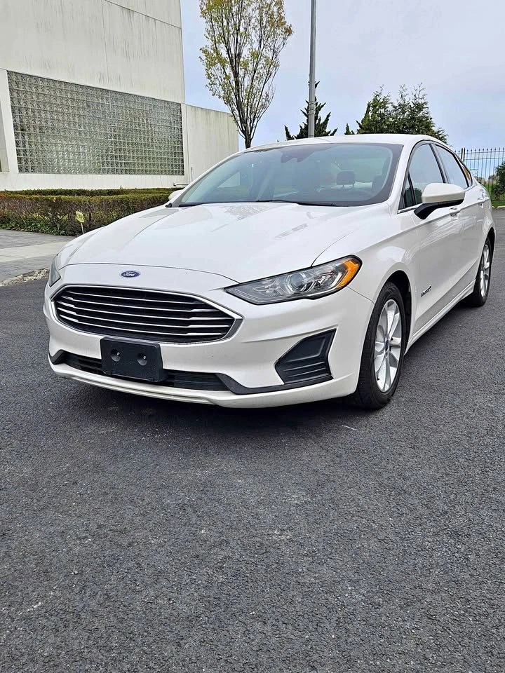 2019 Ford Fusion SE Hybrid Sedan 4D