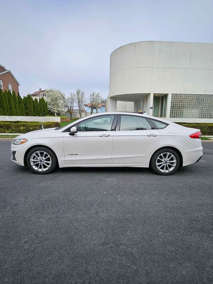 2019 Ford Fusion SE Hybrid Sedan 4D - photo 2