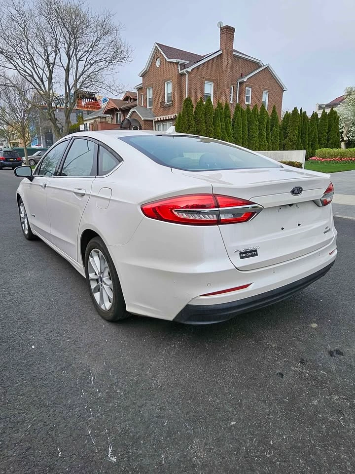 2019 Ford Fusion SE Hybrid Sedan 4D - photo 3