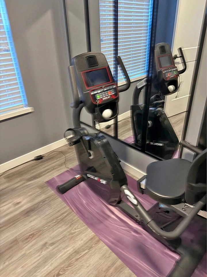 Sole R52 Recumbent Bike