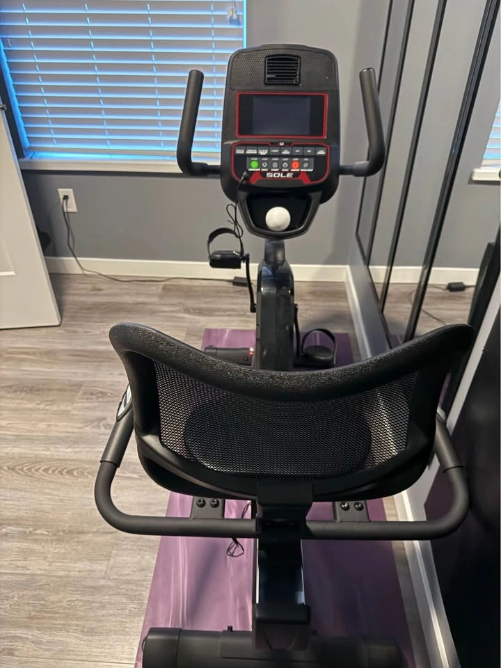 Sole R52 Recumbent Bike - photo 2