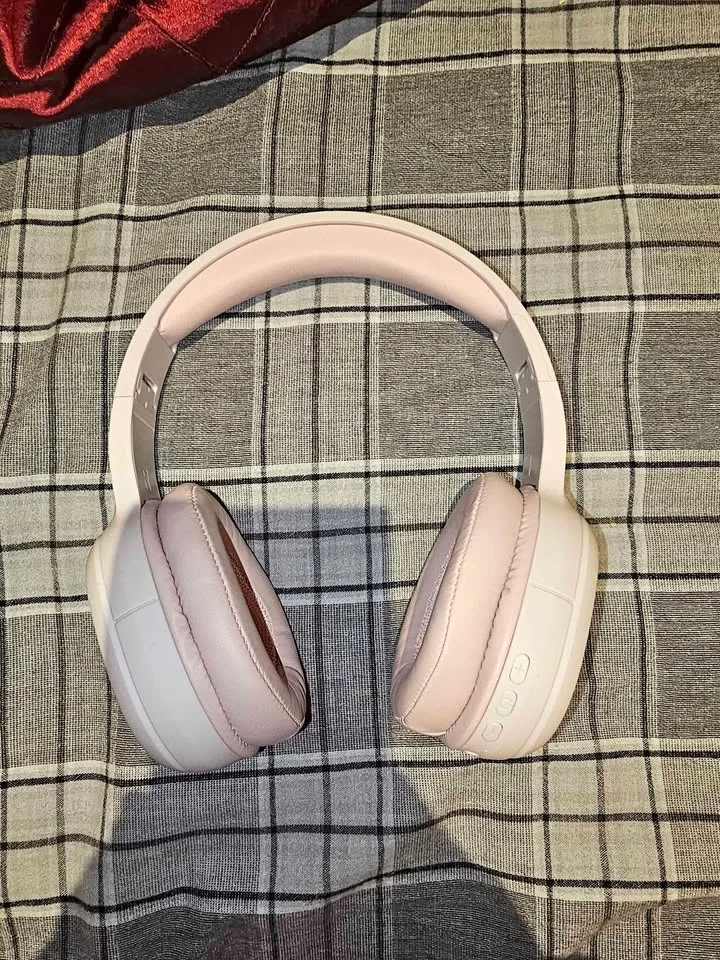 Off Brand Wireless headphones thumbnail