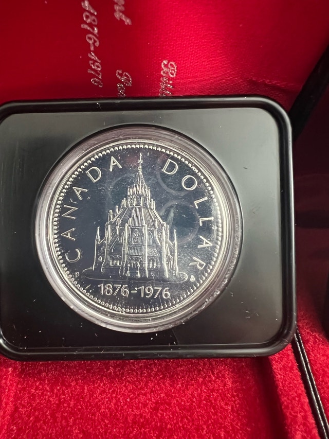 8 Canadian Silver Dollars - photo 5