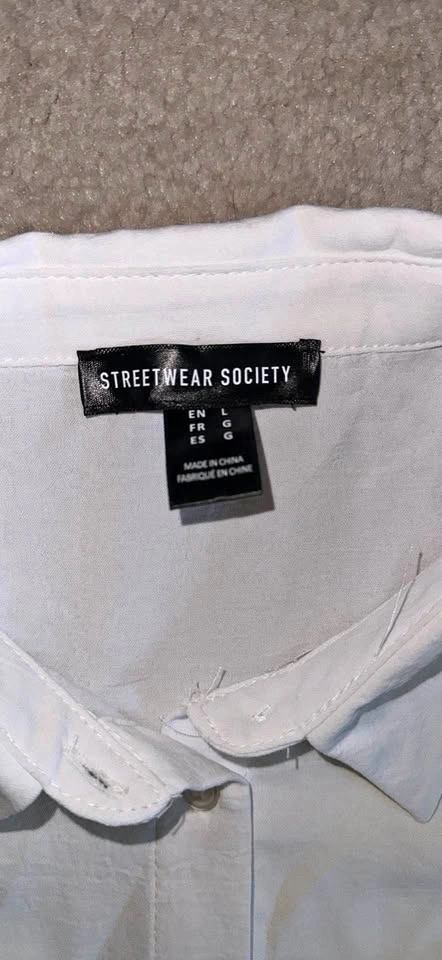 White Button Down Shirt – Women’s Large – Streetwear Society