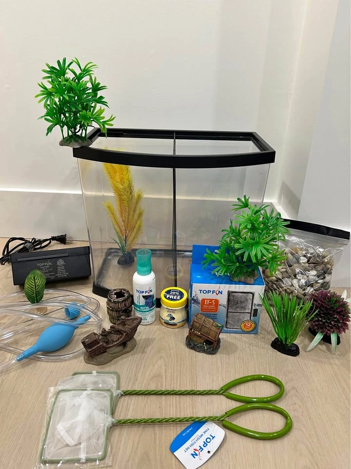 Top Fin Split Bowfront 5 Gallon Aquarium w/pump, food, accessori