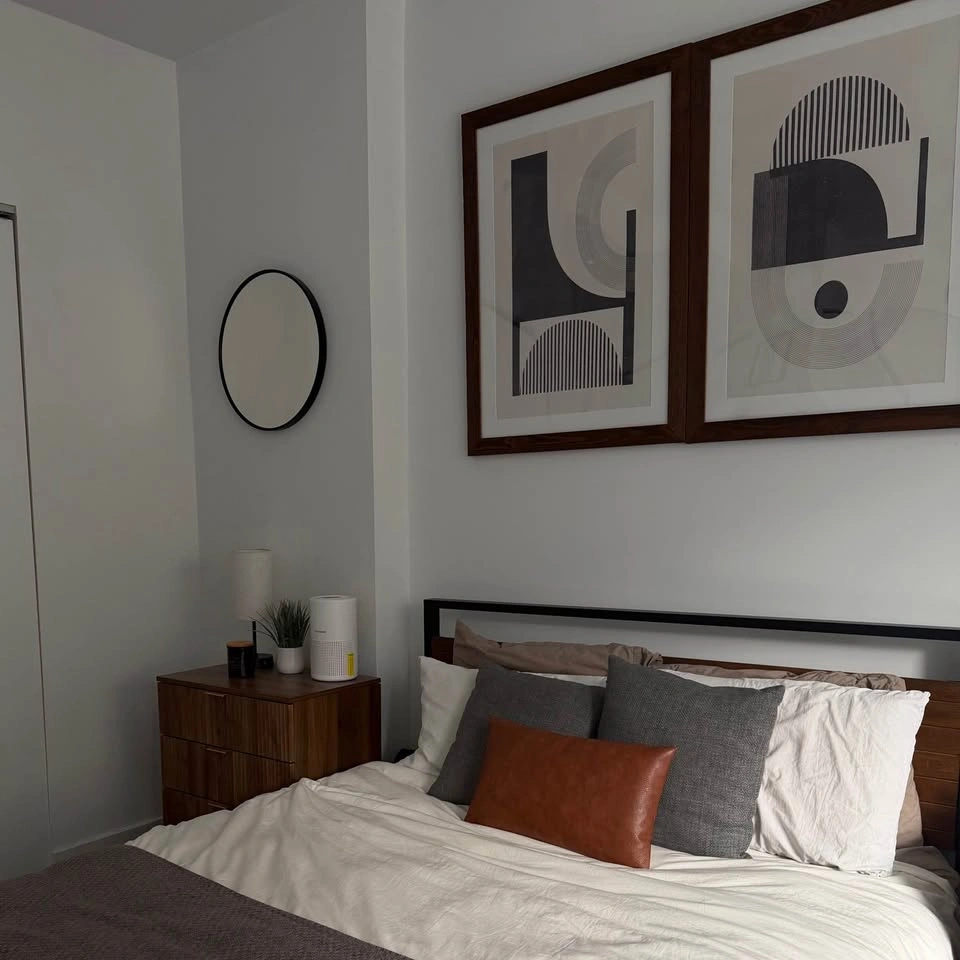 Mid-Century Modern Queen Platform Bed – Wood & Metal Frame - photo 2