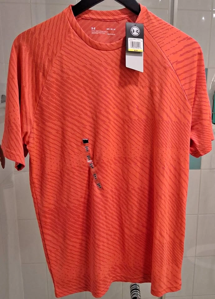 Under Armour Men’s HeatGear Loose Fit - Medium. BNWT. $25