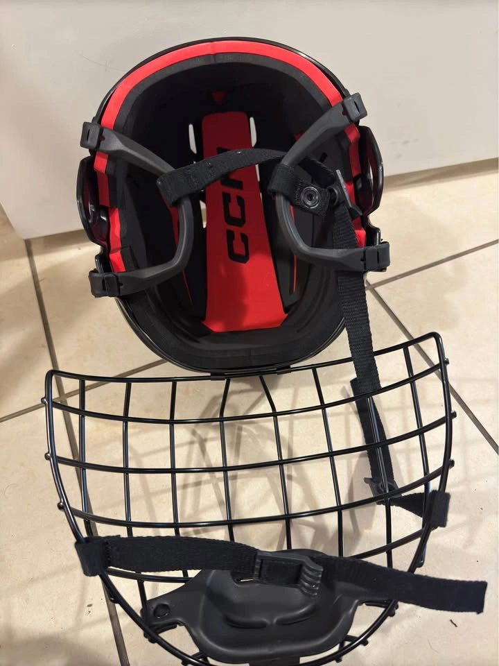 Ice skating helmet - photo 2
