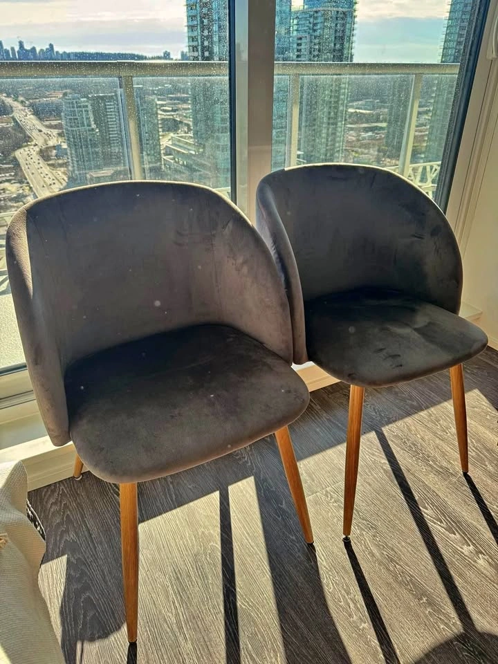 Chairs Featuring Elegant Wooden Legs