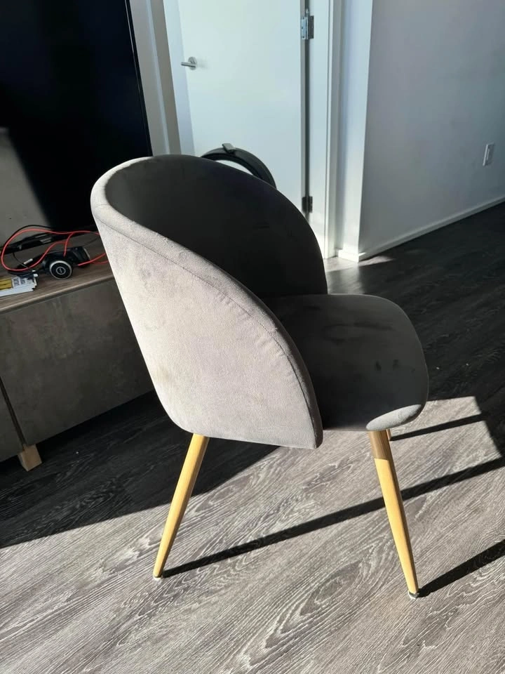 Chairs Featuring Elegant Wooden Legs - photo 2