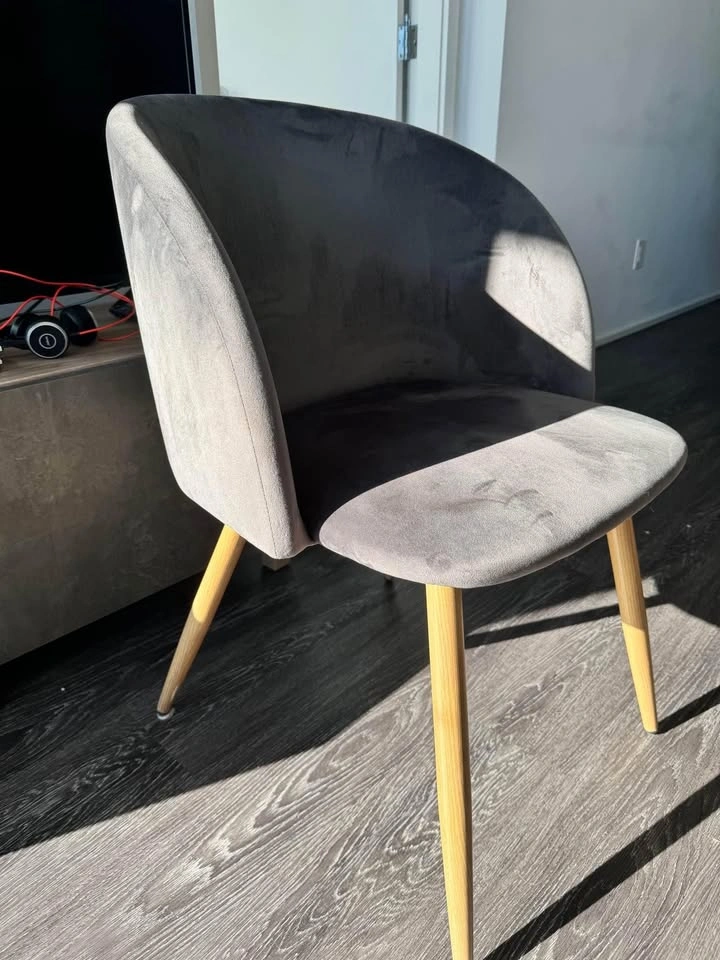 Chairs Featuring Elegant Wooden Legs - photo 3