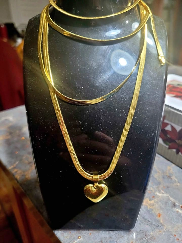 Elegant Golden Heart Necklace & Bracelet Set