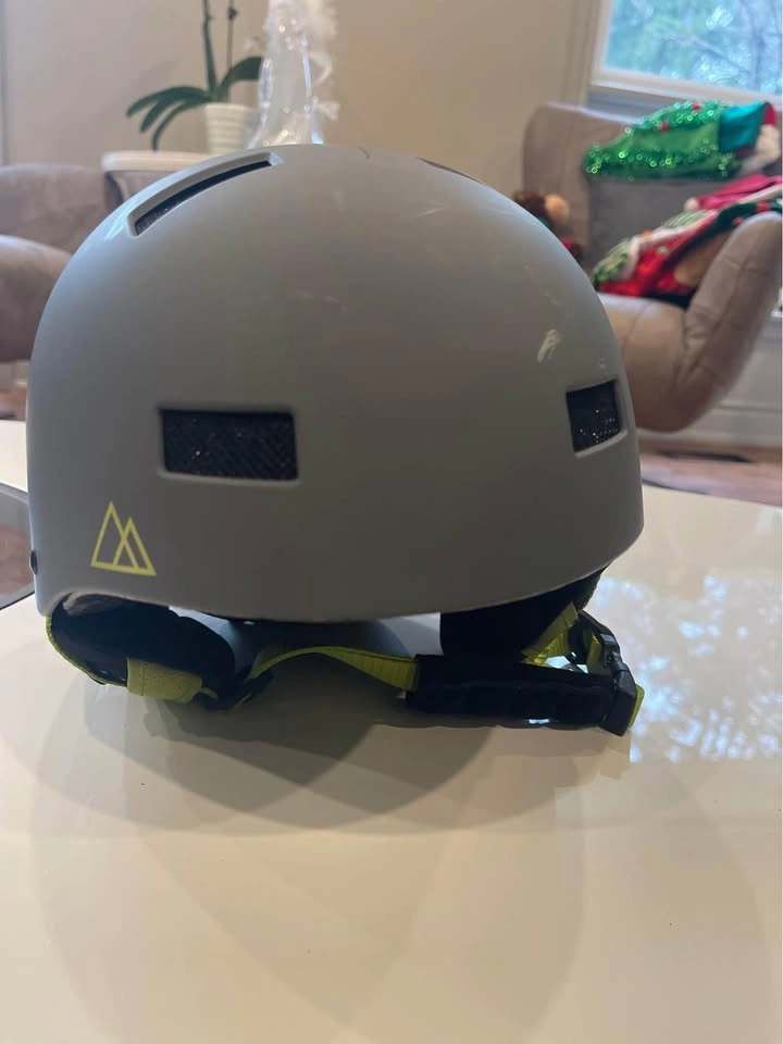 Kids Ski & Snowboard Helmet - Size Small - photo 4