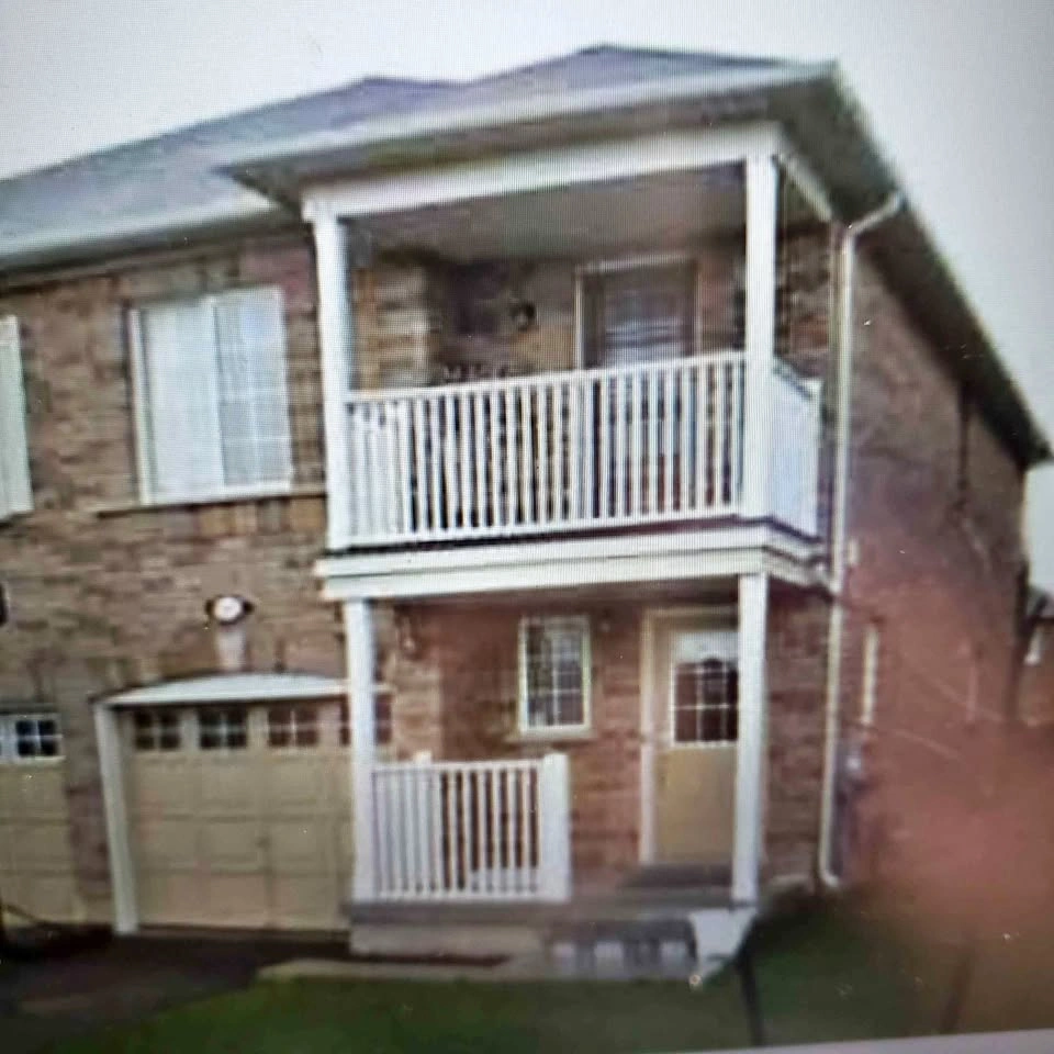 4 Beds 3.5 Baths - House