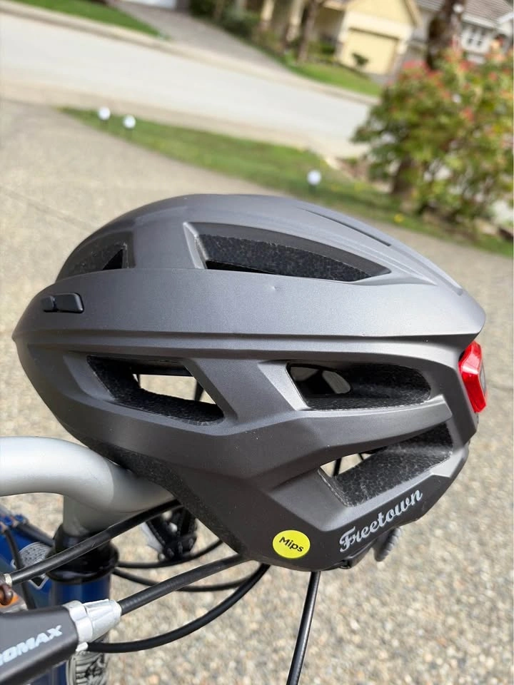 Helmet with LED light - photo 3