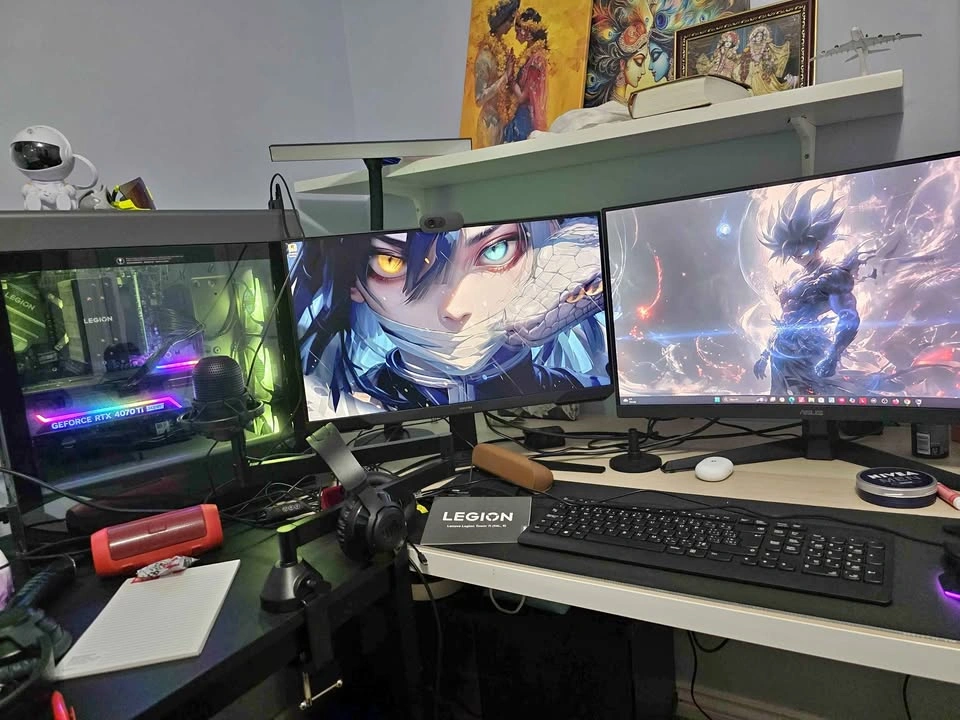 Lenevo Legion 7i with dual monitor and streaming kit - photo 2