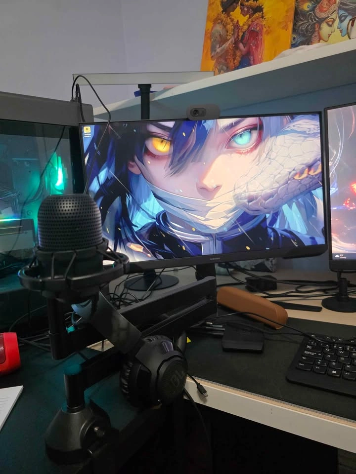 Lenevo Legion 7i with dual monitor and streaming kit - photo 4