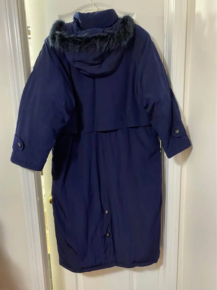 WOMENS WINTER COAT LARGE GREAT FOR CANADIAN WINTERS - photo 3