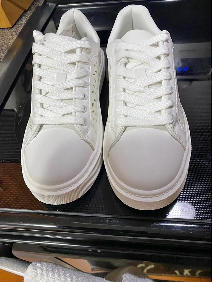 White platform sneakers Size 7