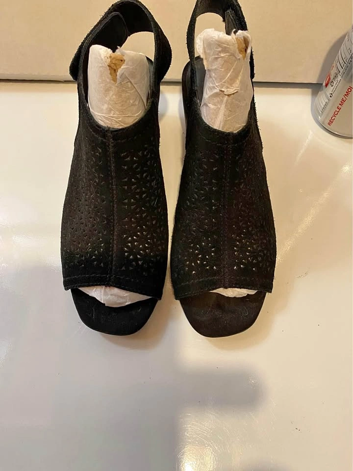 Summer sandals size 7