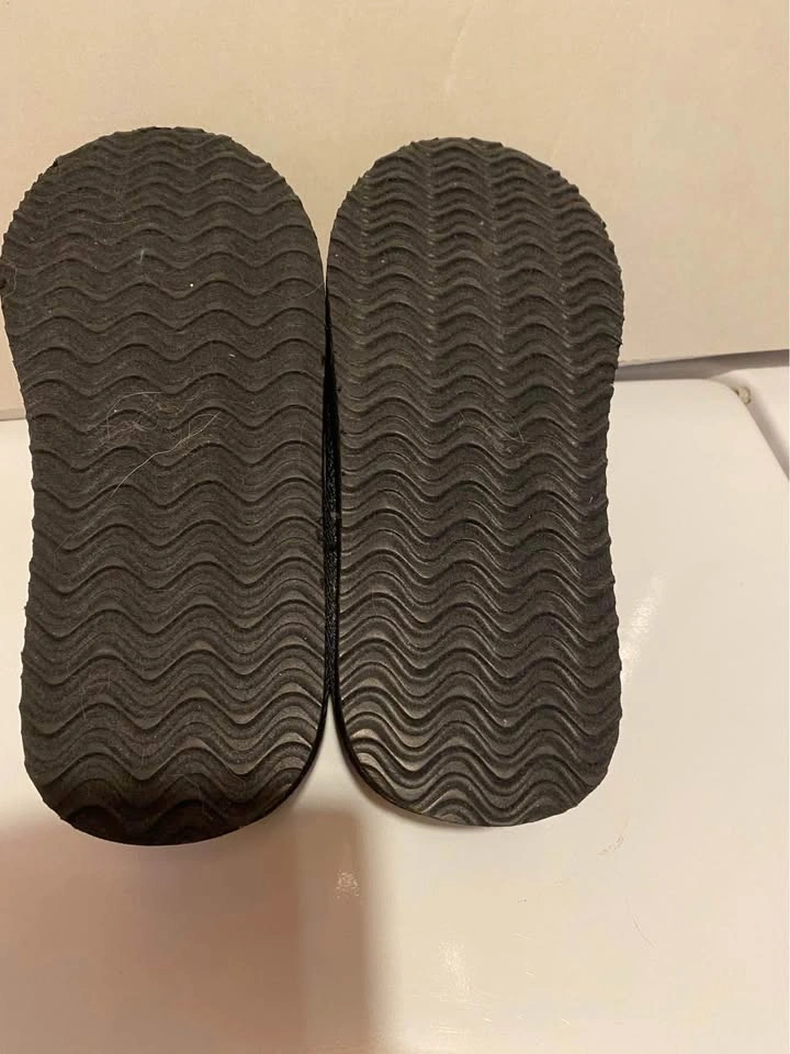 Ladies Black Size 7 Faux Suede Slippers - photo 2