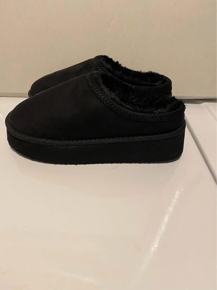 Ladies Black Size 7 Faux Suede Slippers - photo 3