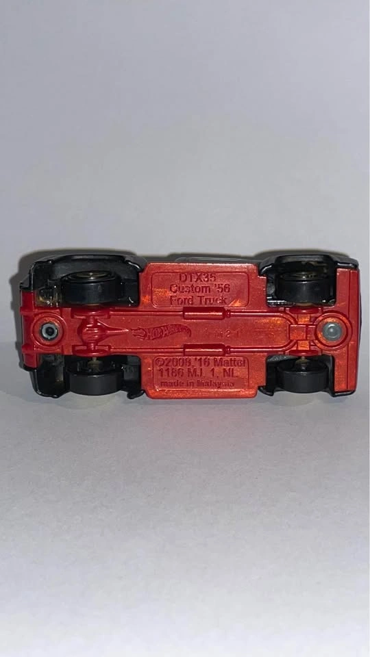 Hotwheels DTX 35 custom ‘56 Ford truck - Black Red Gold - photo 5