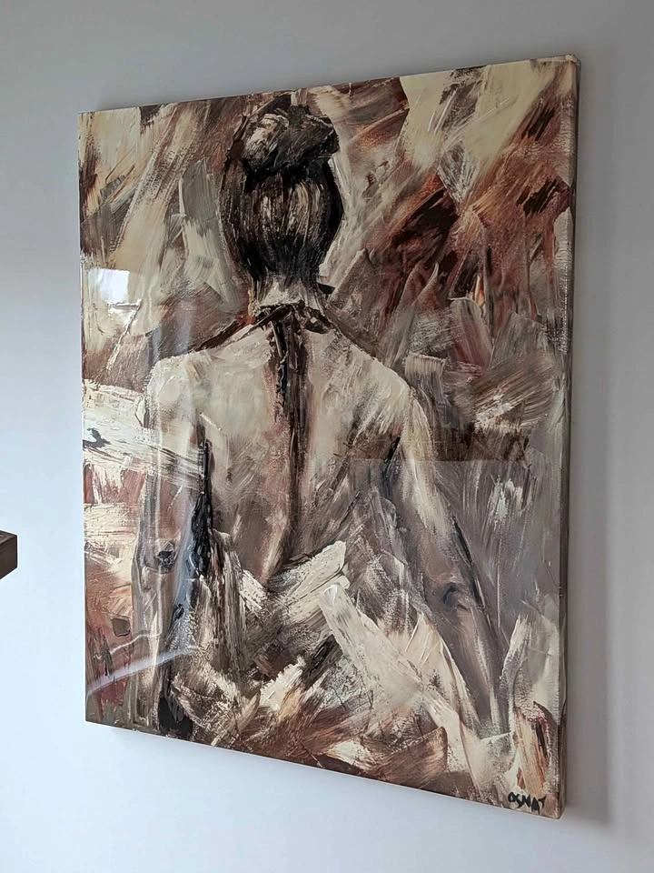 Big wall art of ladies with back to you