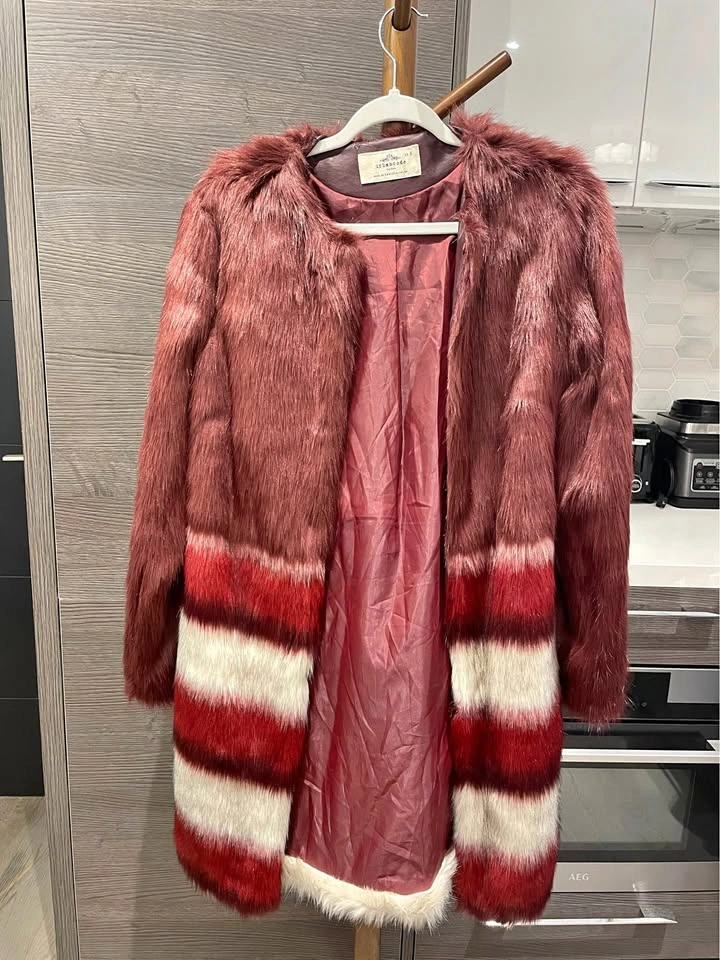 Faux fur coat in burgundy