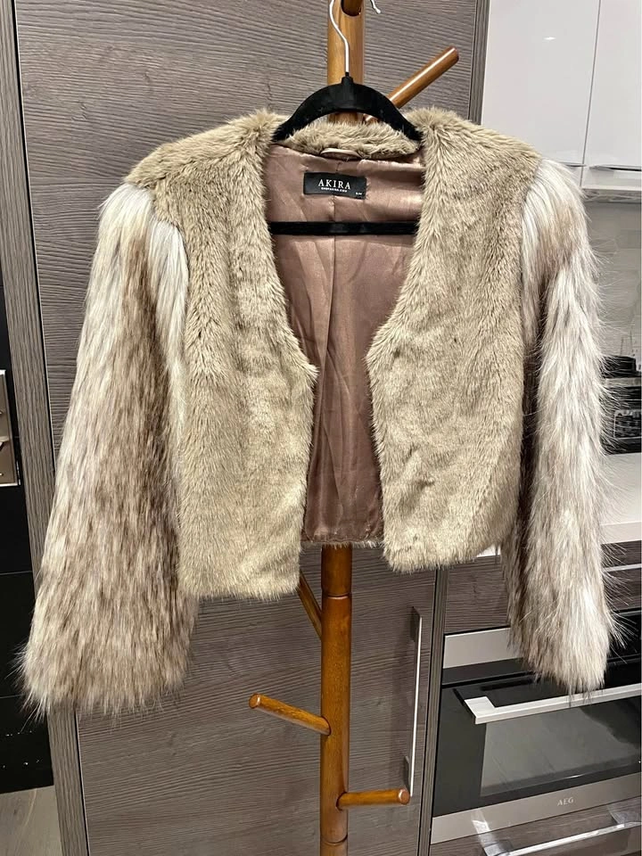 Faux fur cropped jacket