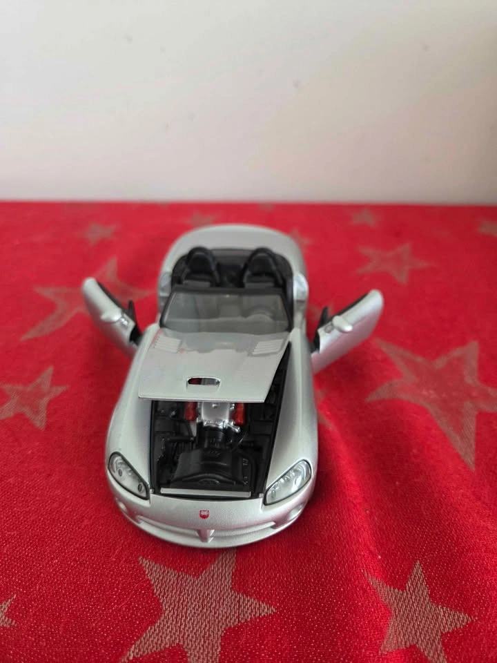 Maisto Dodge Viper Diecast Car 1:24 Silver Black - photo 3