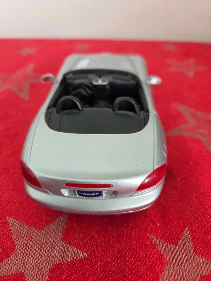 Maisto Dodge Viper Diecast Car 1:24 Silver Black - photo 5