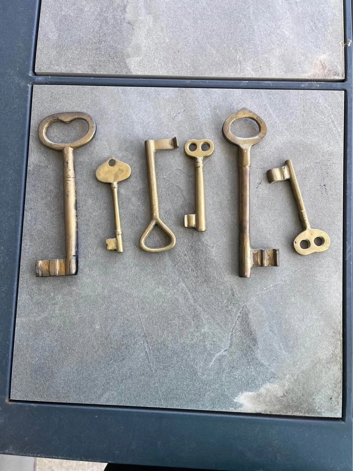 Vintage solid brass keys - photo 2