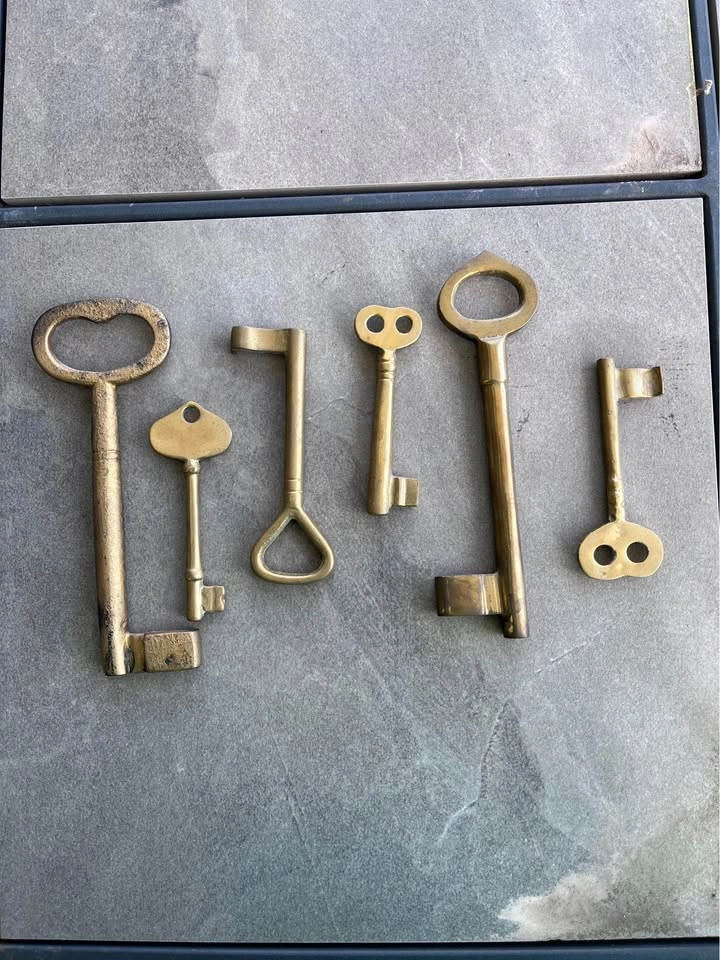 Vintage solid brass keys - photo 3