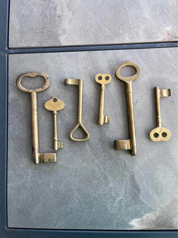 Vintage solid brass keys - photo 4