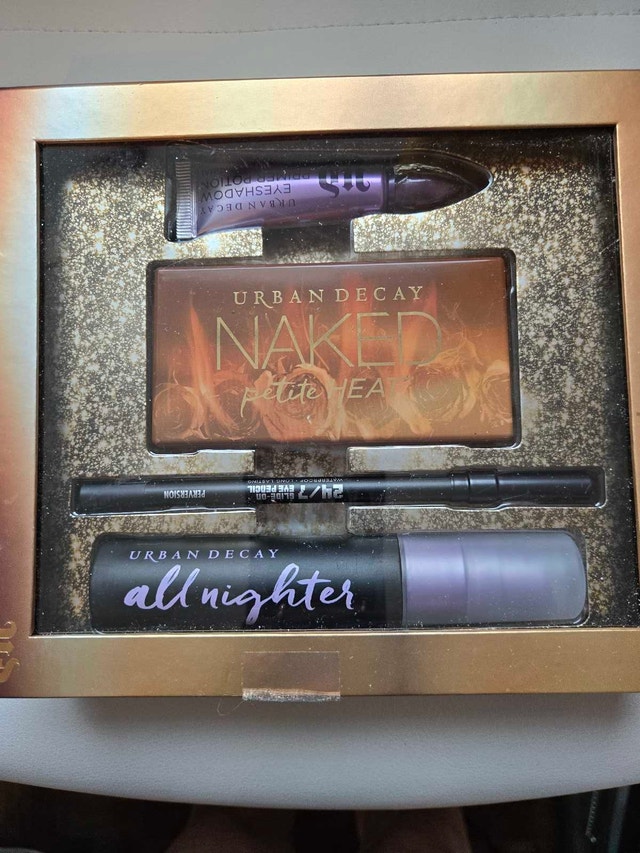 NEW IN BOX- Unopened - Urban Decay Petite Heat Set