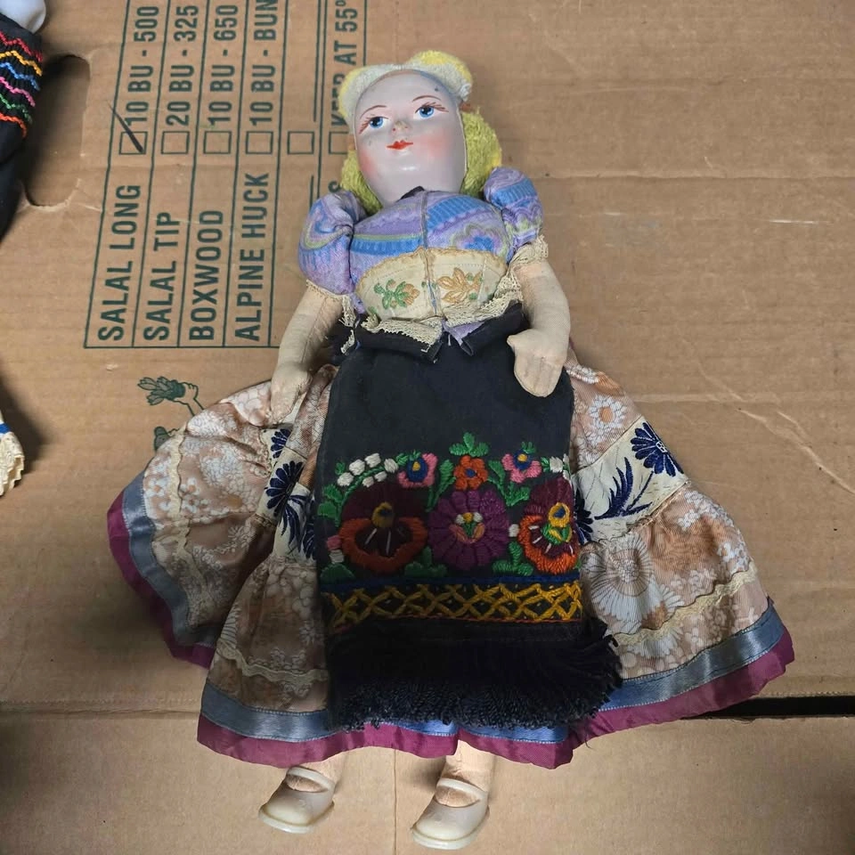 Vintage Hungarian Boy & Girl Dolls - photo 2