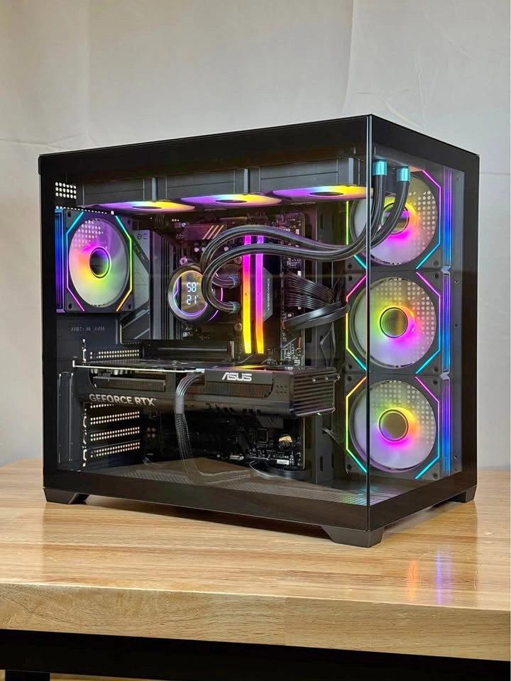 Ryzen 7 7800x3D | RTX 5070 | 32GB RAM | 1TB SSD GAMING PC