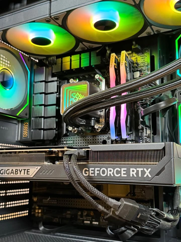 RTX 5070 Ti | Ryzen 7 9800x3D | 64GB RAM | 2TB SSD Gaming PC - photo 2